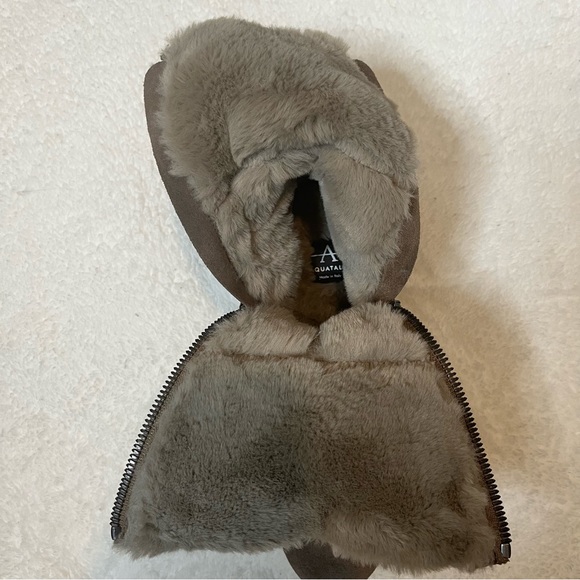 AQUATALIA "WANITA" TAUPE SUEDE LEATHER -FUR / SHEARLING LINED ZIP ANKLE BOOTS - Picture 9 of 14